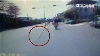 不滿重機超車擋道　駕駛怒丟鐵條攻擊