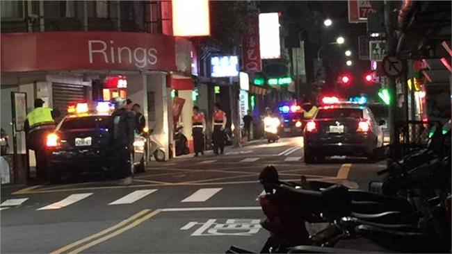 北市石牌傳行人持刀閒晃　遭警方帶回