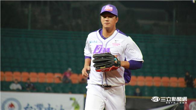 高國輝獲再見保送　犀牛奪4連勝
