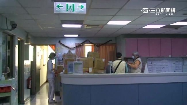 病患看診內褲被拉下　醫笑：屁股好小