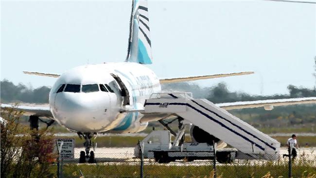埃及航空遇劫當下　有乘客反應超爆笑