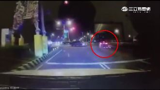 闖紅燈撞飛機車　肇事駕駛加速逃逸