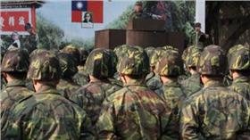 國軍新訓(圖翻攝自《國防部發言人》臉書)