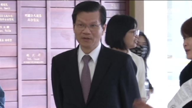 因顏色硬護航翁啟惠，恐讓小英黑掉？