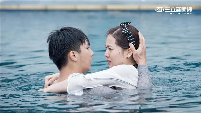 炎亞綸落水凍到身上東西「縮」起來