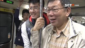 民調低人氣夯　民眾搶拍野生柯文哲