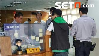 不滿「被青」！騎士怒拿鋁條毆打人