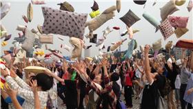 枕頭戰　
臉書https://www.facebook.com/events/624185041062561/?active_tab=posts