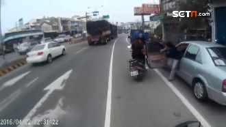 沒看路+沒看車　馬路雙寶互撞釀禍
