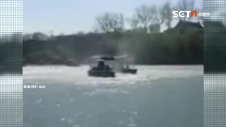 影／瓊華島突現龍捲風　掀翻湖面遊船