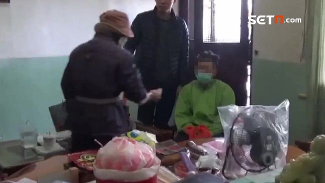 49歲毒販持槍被逮　老母邊哭邊塞錢