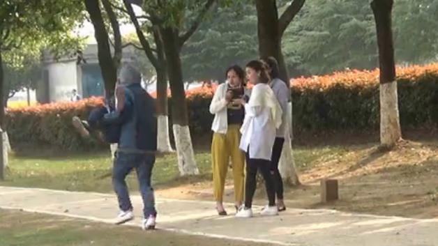 影／網友街頭實驗擄童　竟沒人伸援手
