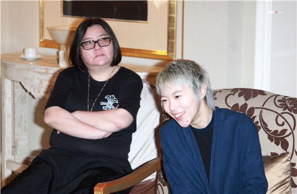 王菲和前夫竇唯所生的女兒竇靖童，今在台舉行首張英文創作專輯《Stone Cafe》記者會。（圖／攝影邱榮吉）