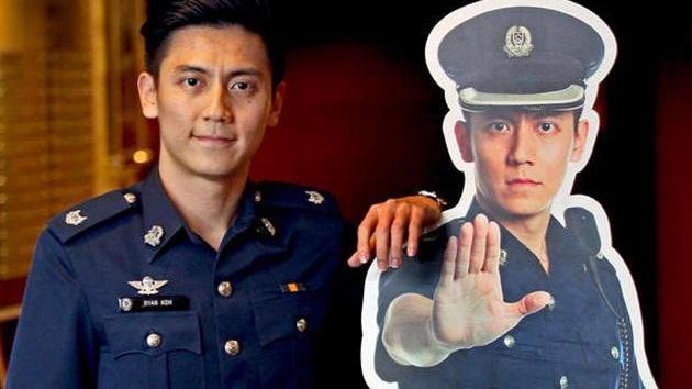 人形立牌警官結婚　新加坡女粉絲哭了