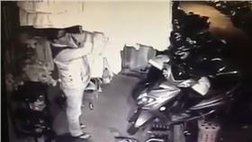 蘇嫌偷內褲洩憤遭警查獲（翻攝畫面）
