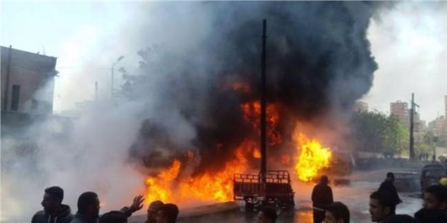 油罐車翻覆後爆燃　圍觀民眾倉皇逃竄