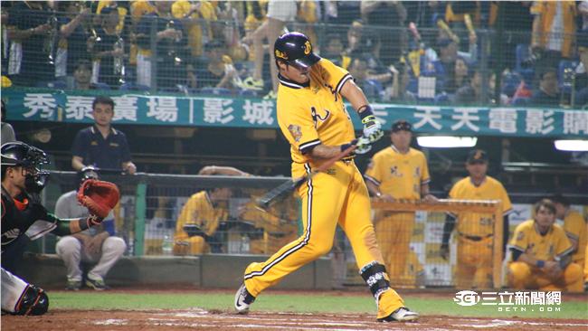 林智勝開轟！連續71場上壘新紀錄