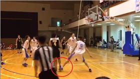 陳柏良出腳（圖／翻攝自YouTube）