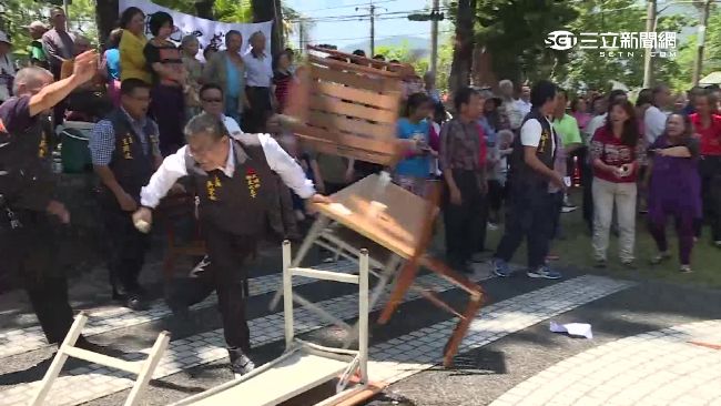 反對水庫特定區　鄉代主席翻桌又摔椅