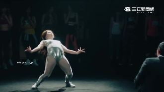 影／壽司廣告超猛！胖妹熱舞變黑鮪魚