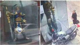  蓋倫,LOL,拜拜／翻攝自3DMGame