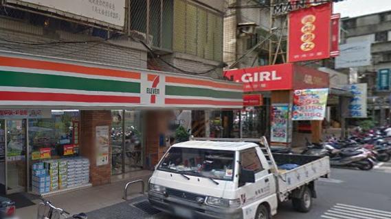 超商偷電池遭逮　正妹嗲聲色誘店員