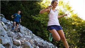 為下坡而生！要在越野跑稱王？它讓你肆無忌憚