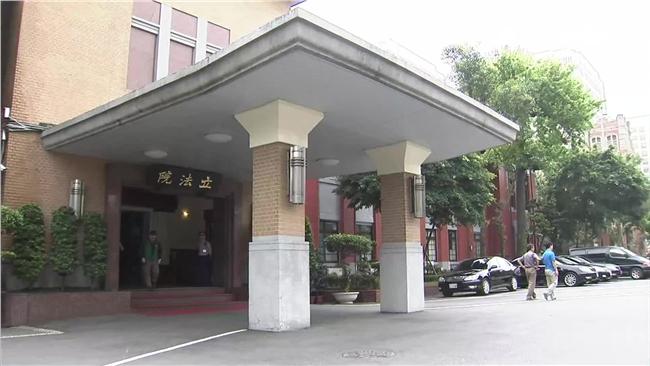 立法院南遷解決方法是？柯：以地易地