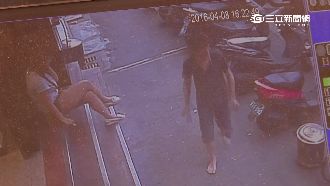 影／醉男持刀大街亂揮　勇警飛撲逮人