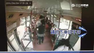 影／嬰兒哭鬧不停　母被「請下公車」