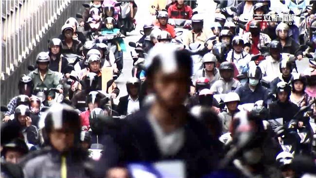 多項新交通規則　主要駕駛人制度上路