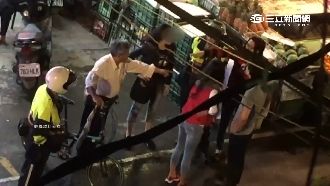 路窄會車爆口角　雙方駕駛激動飆罵