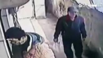 2賊翻牆連偷4次　屋主氣炸影po網