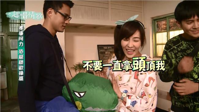 孫其君穿充氣裝超嗨　龍頭狂頂丁巧唯