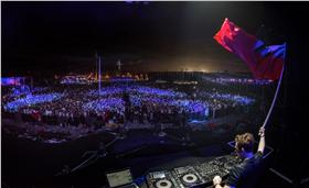 Hardwell表演，Super Chill 提供