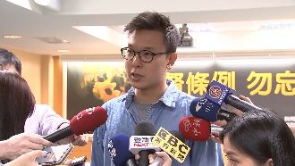 再戰服貿！林飛帆偕民團至立院抗議