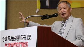 清大榮譽教授李家同11日在台大醫院國際會議中心，舉
行「李家同為台灣加油打氣」新書發表會，執筆寫出台
灣許多令人驕傲的精密工業傑出表現，一起為台灣加油
打氣。（圖／中央社）