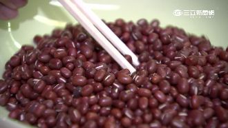 壽司店必學筷夾紅豆　民眾：太刁難