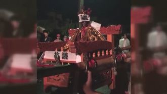 受不了養雞場飄惡臭　居民抬菩薩抗議