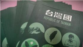 台灣國護照貼紙 圖／台灣國護照貼紙臉書