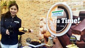 ▲黑咖啡新顯學！職人量『豆』打造速配甜點。（圖／全家）