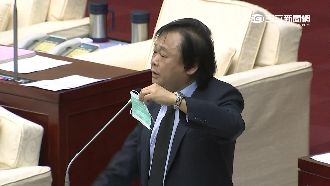 王世堅送口罩　要柯文哲「閉嘴」