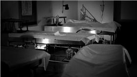 flickr：停屍間,酒駕／Sean McMenemy／https://www.flickr.com/photos/seanfx/6924630782/in/photolist-bxUxtU-8QxoLx-e9LyPh-7cnkmH-iNzWVM-pGTgjV-7eSa5o-8QArFE-fNXCpm-4fKVqj-bE4sPX-5Q3SXn-bE4VMR-8QxpWM-a14jCw-xTXyK-snFb9-a1198x-8QxjtR-5Q86Z5-9UKX2B-dePYzK-8QAu87-97onHU-3pxJNt-981gpv-biUKVk-9sHE6R-a14bDQ-8QxqJt-8QApP1-eiPHrK-vniN9z-8Qxi1c-dHeaDM-ekVW5V-6RFzbD-opHaHV-8QAwtL-a117Te-8QAut3-8QAvfC-865Son-8D4G6-8QAxSo-ctVqYq-zLoYhh-cHFskL-on9LkS-drB6y