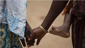 少女（圖／翻攝自每日郵報）