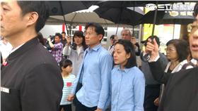 全家送「小燈泡」最後一程。（楊忠翰攝）