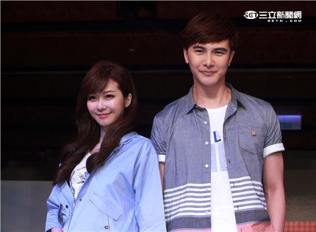 謝佳見代言品牌運動服飾與雪膚女神張景嵐舞力全開，震撼全場熱力四射。（記者邱榮吉/攝影）