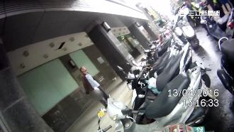 醉漢揮舞西瓜刀　與警對峙嚇壞民眾