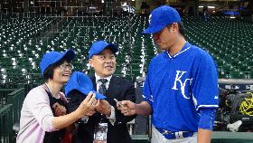 王建民備戰出賽  駐美官員到場打氣