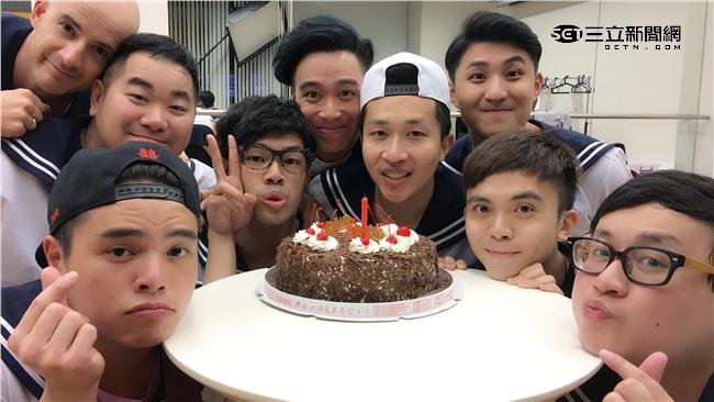 陳大天生日許願　挑戰20秒內換女裝