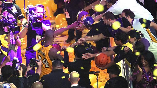 Kobe傳奇生涯落幕　全場球迷沸騰